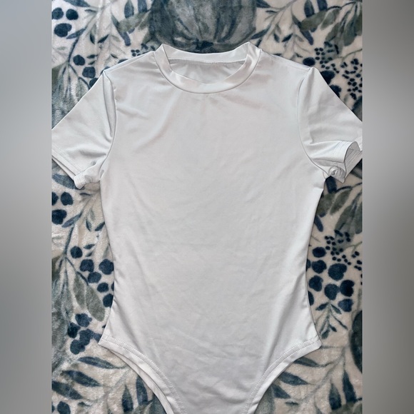 Lightweight Crew Neck T-Shirt Bodysuit in White - size XS - Picture 3 of 12